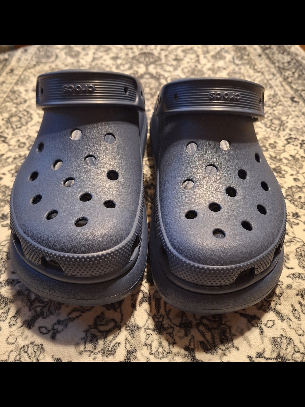 CROCS Classic Crush Clog. Like New Condition. Womens Sz 8. Mens Sz 6 - Picture 3 of 7